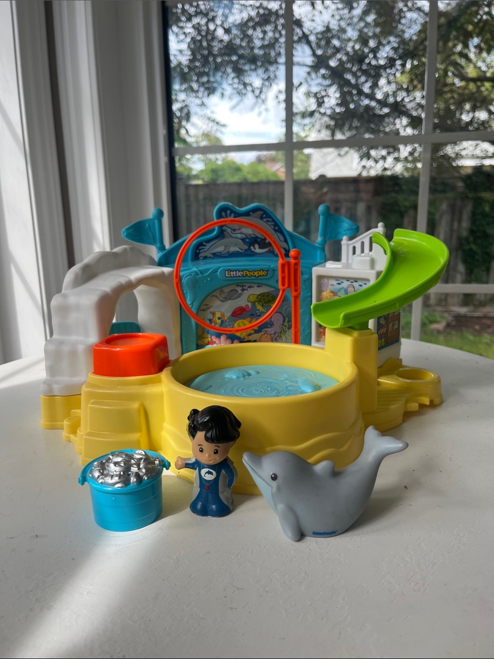 Fisher-Price Little People Dolphin Aquarium Splash Playset